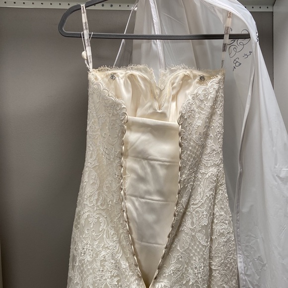 Wedding dress - Picture 4 of 7